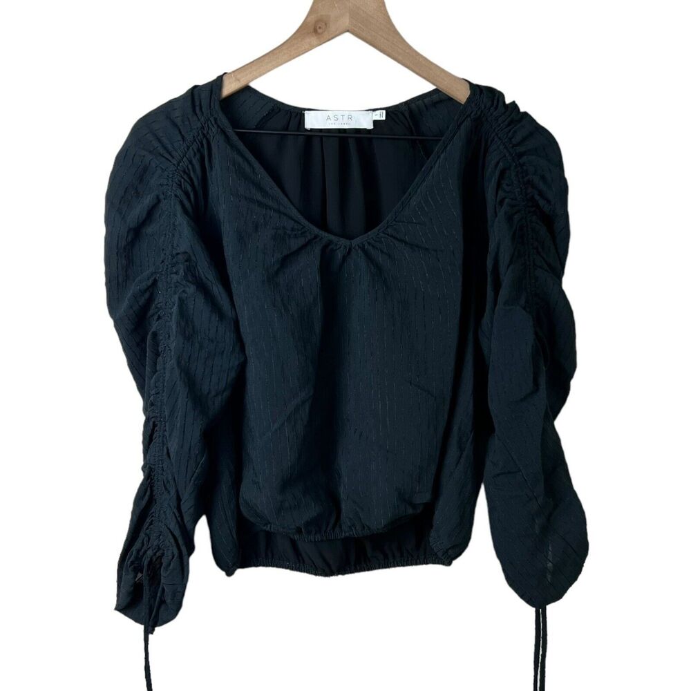 ASTR Womens Black V Neck Long Sleeve Cropped Ruched Top Small